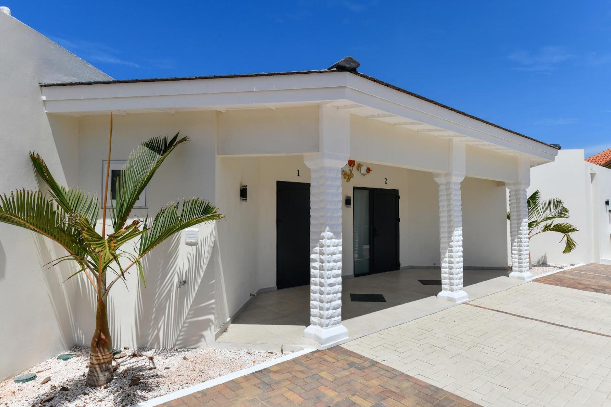 Boutique Hotel Swiss Paradise Aruba Villas And Suites Палм Бийч Екстериор снимка