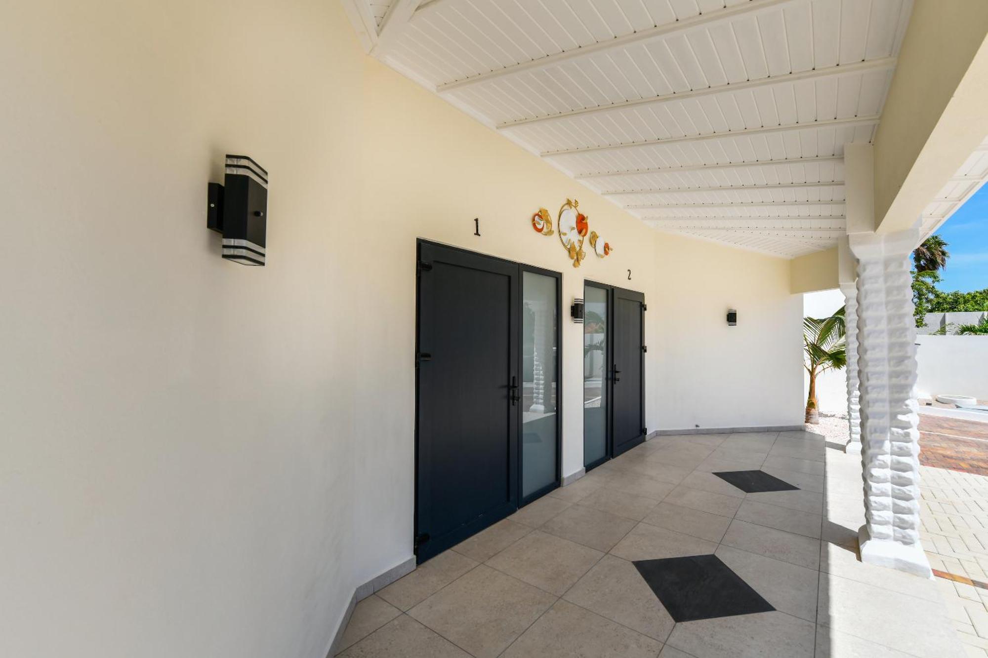 Boutique Hotel Swiss Paradise Aruba Villas And Suites Палм Бийч Екстериор снимка