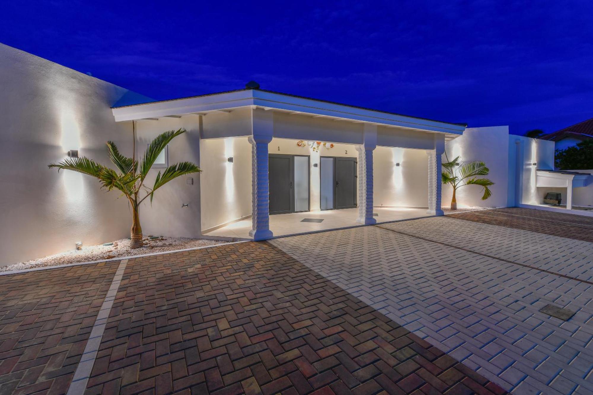 Boutique Hotel Swiss Paradise Aruba Villas And Suites Палм Бийч Екстериор снимка