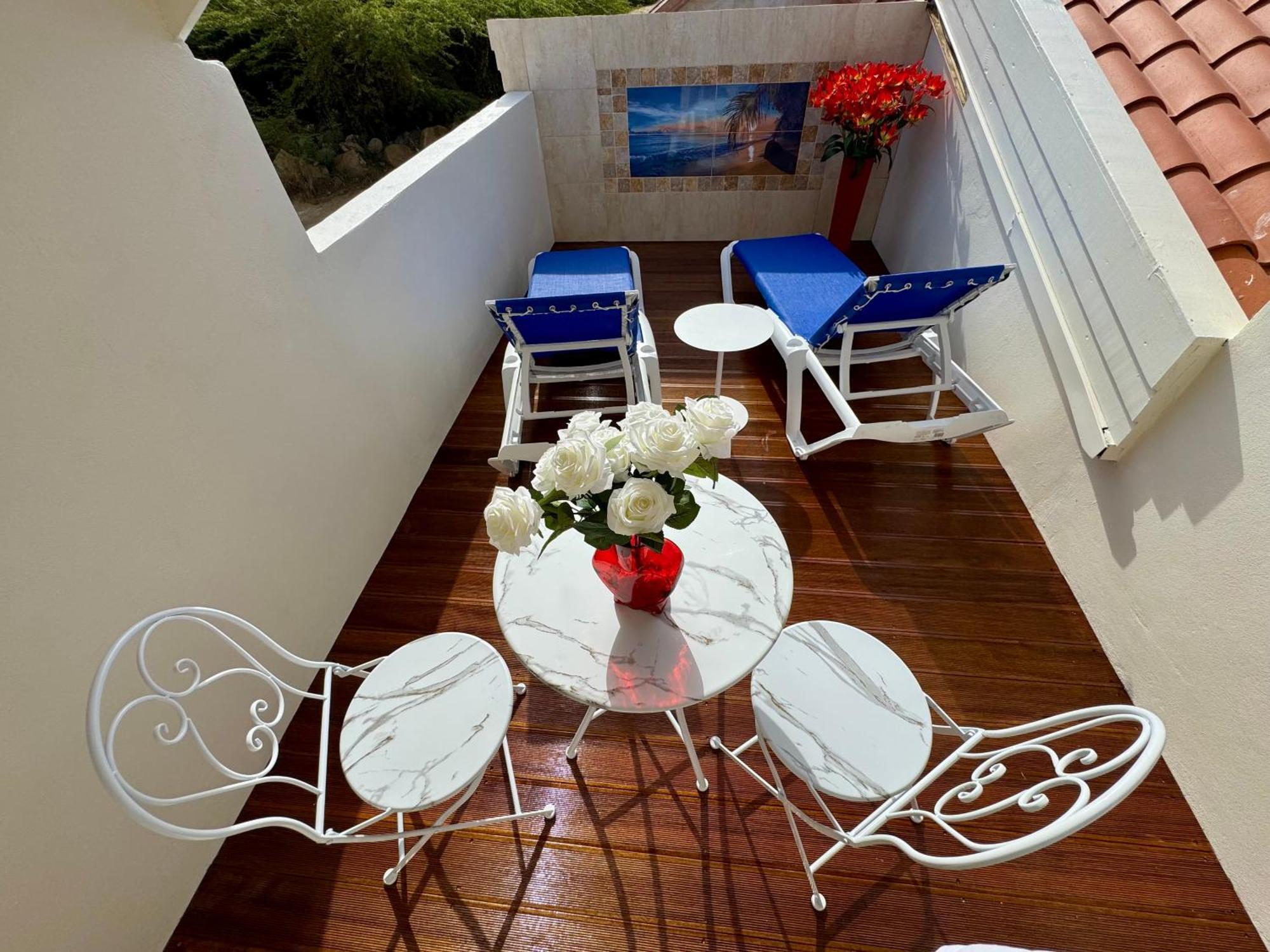Boutique Hotel Swiss Paradise Aruba Villas And Suites Палм Бийч Екстериор снимка
