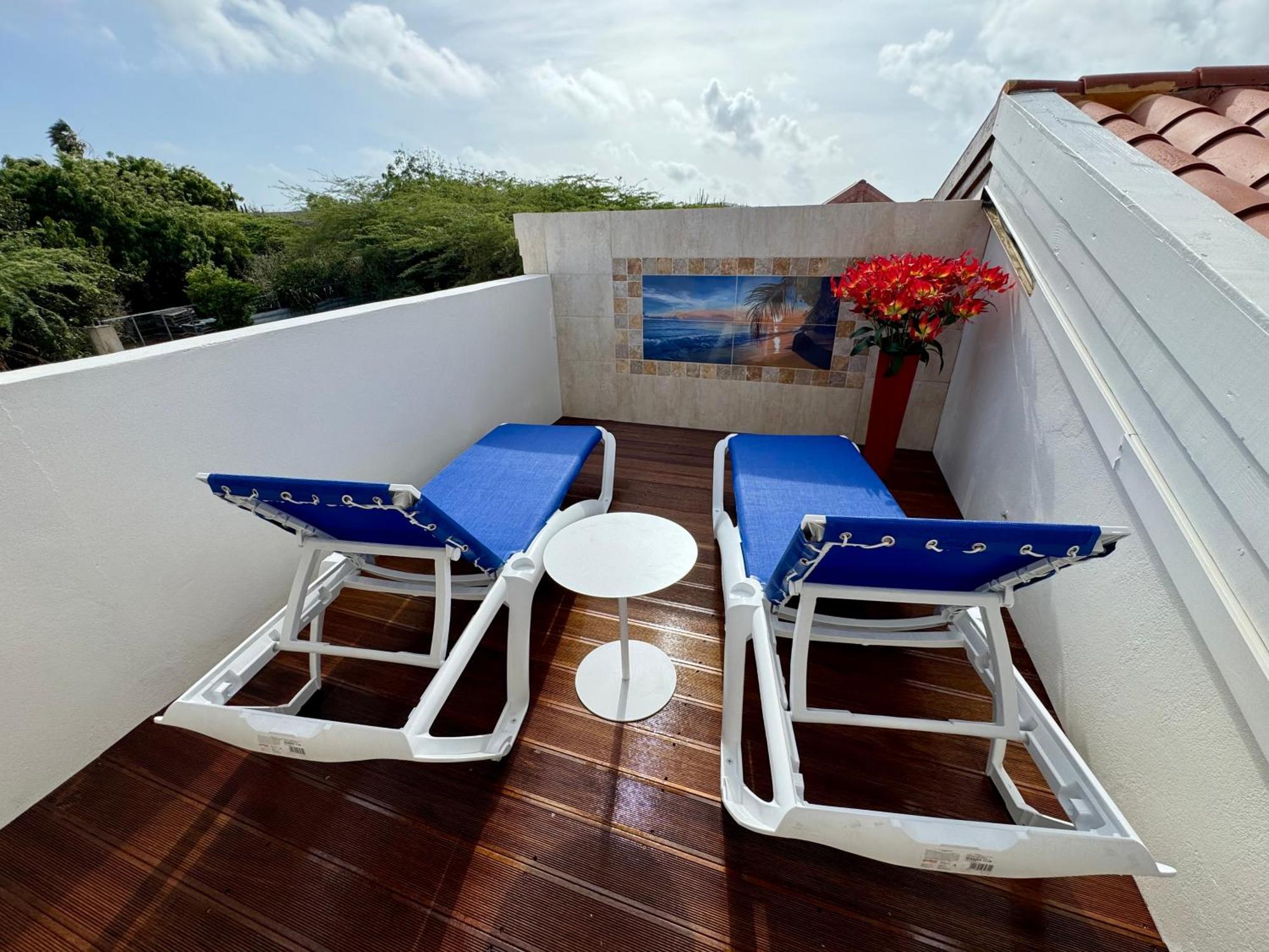 Boutique Hotel Swiss Paradise Aruba Villas And Suites Палм Бийч Екстериор снимка