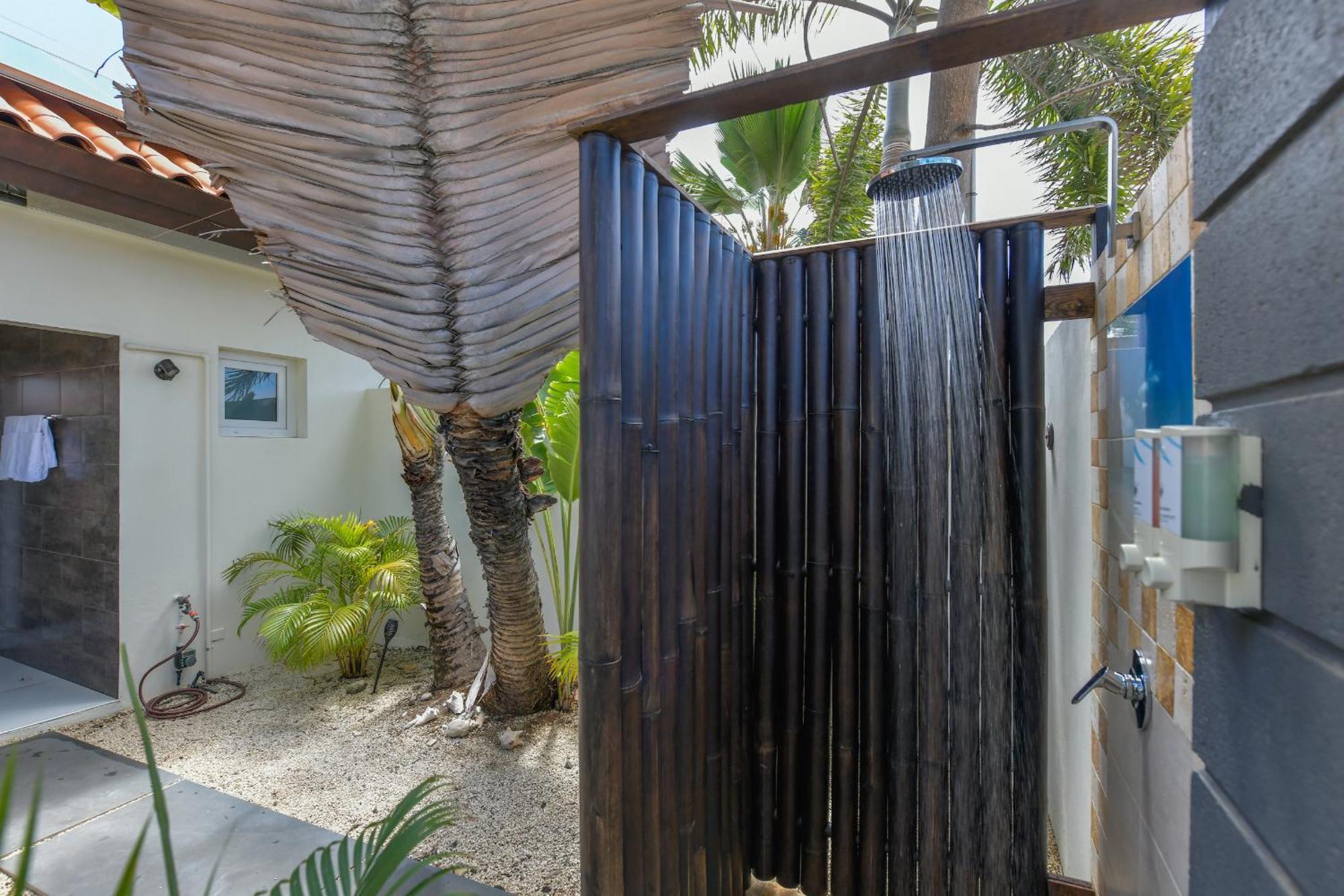 Boutique Hotel Swiss Paradise Aruba Villas And Suites Палм Бийч Екстериор снимка