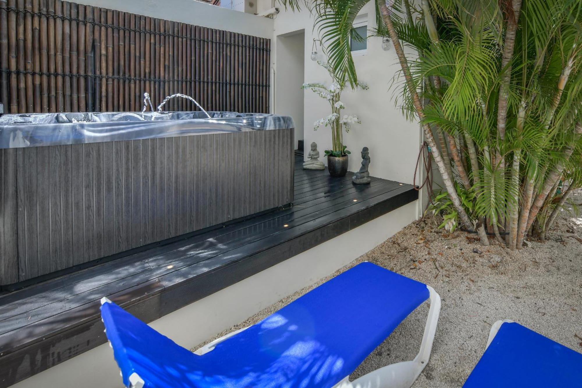 Boutique Hotel Swiss Paradise Aruba Villas And Suites Палм Бийч Екстериор снимка