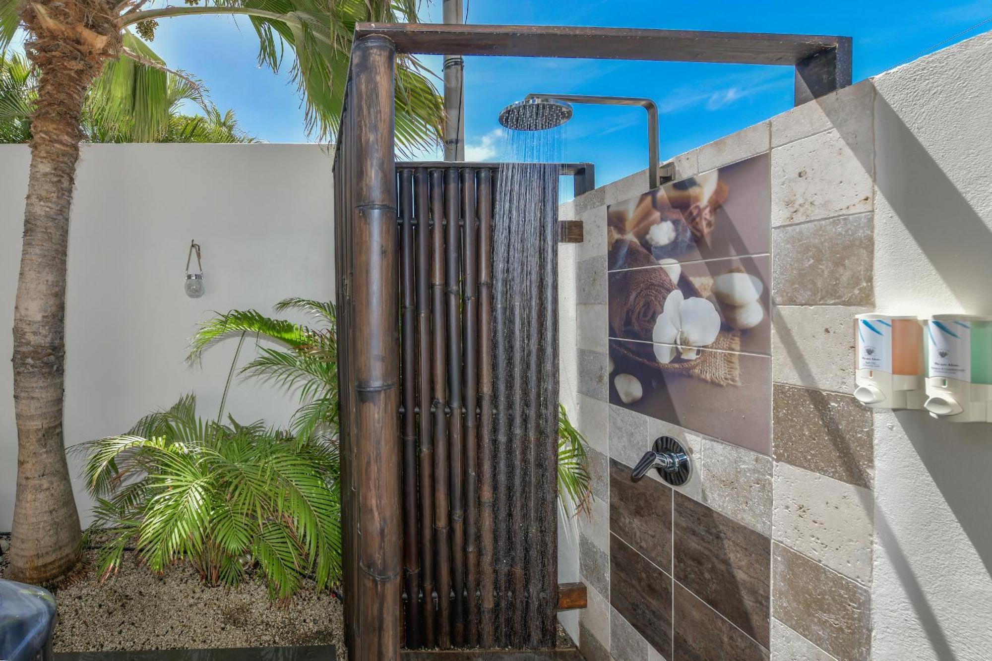 Boutique Hotel Swiss Paradise Aruba Villas And Suites Палм Бийч Екстериор снимка