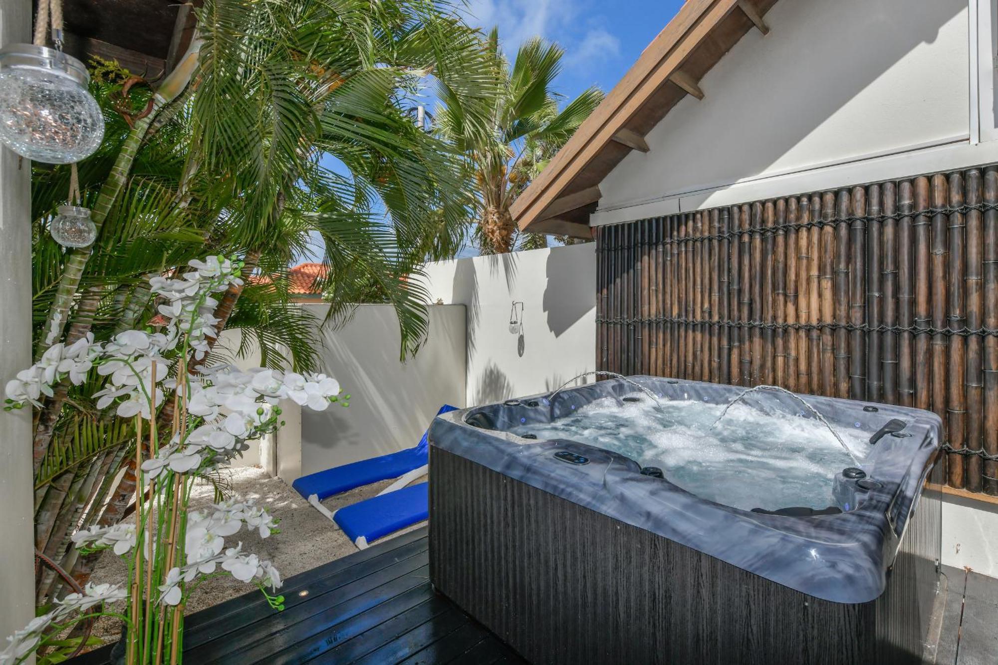 Boutique Hotel Swiss Paradise Aruba Villas And Suites Палм Бийч Екстериор снимка